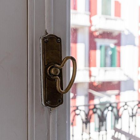 Daniel'S Apartment Бари Экстерьер фото