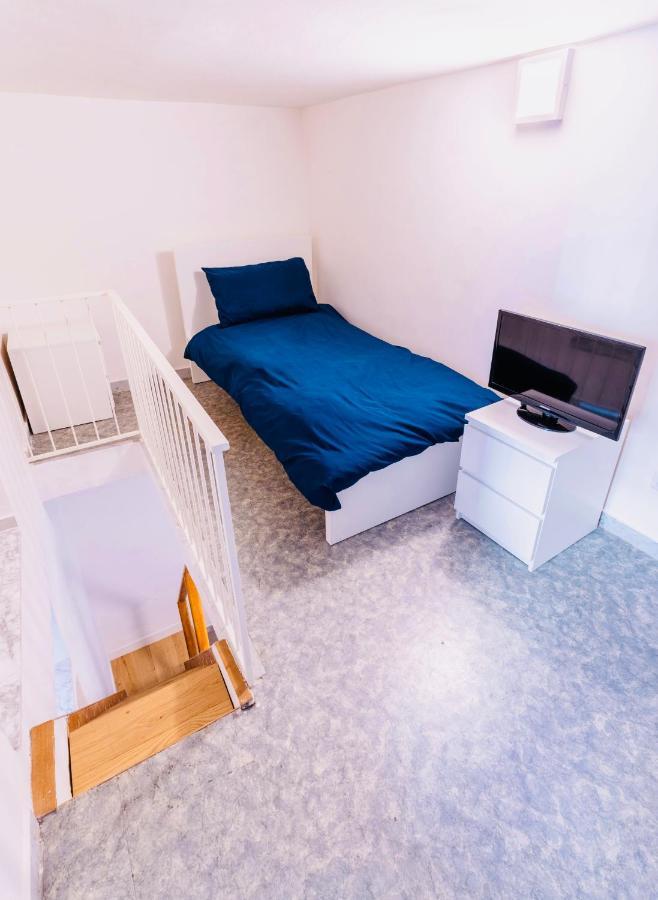 Daniel'S Apartment Бари Экстерьер фото