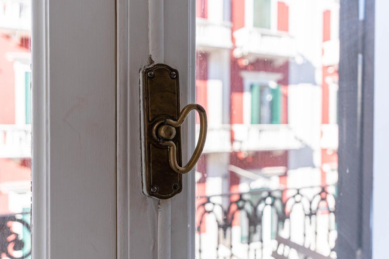 Daniel'S Apartment Бари Экстерьер фото